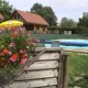 Les 2 chalets et la piscine